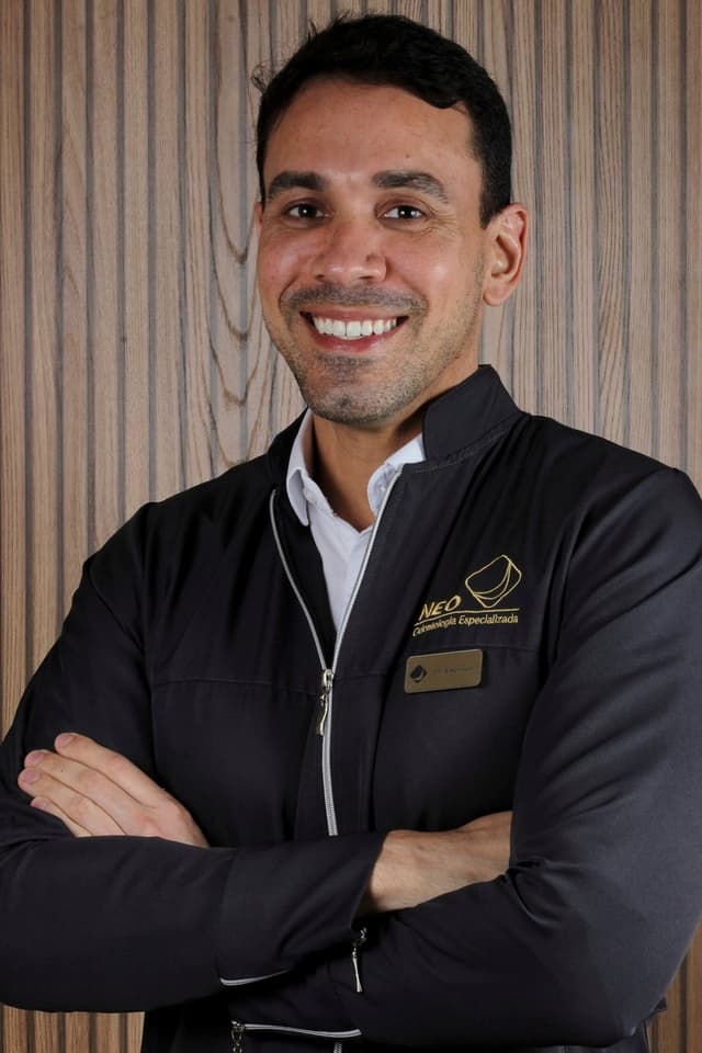 Clínica de Dr. Eberson Gonçalves dos Santos — especialista em facetas de porcelana e lentes de contato dental em Joinville, SC