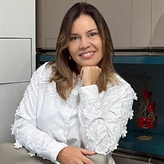 Clínica de Dra. Elaine Sobral Leite — especialista em facetas de porcelana e lentes de contato dental em Maceió, AL