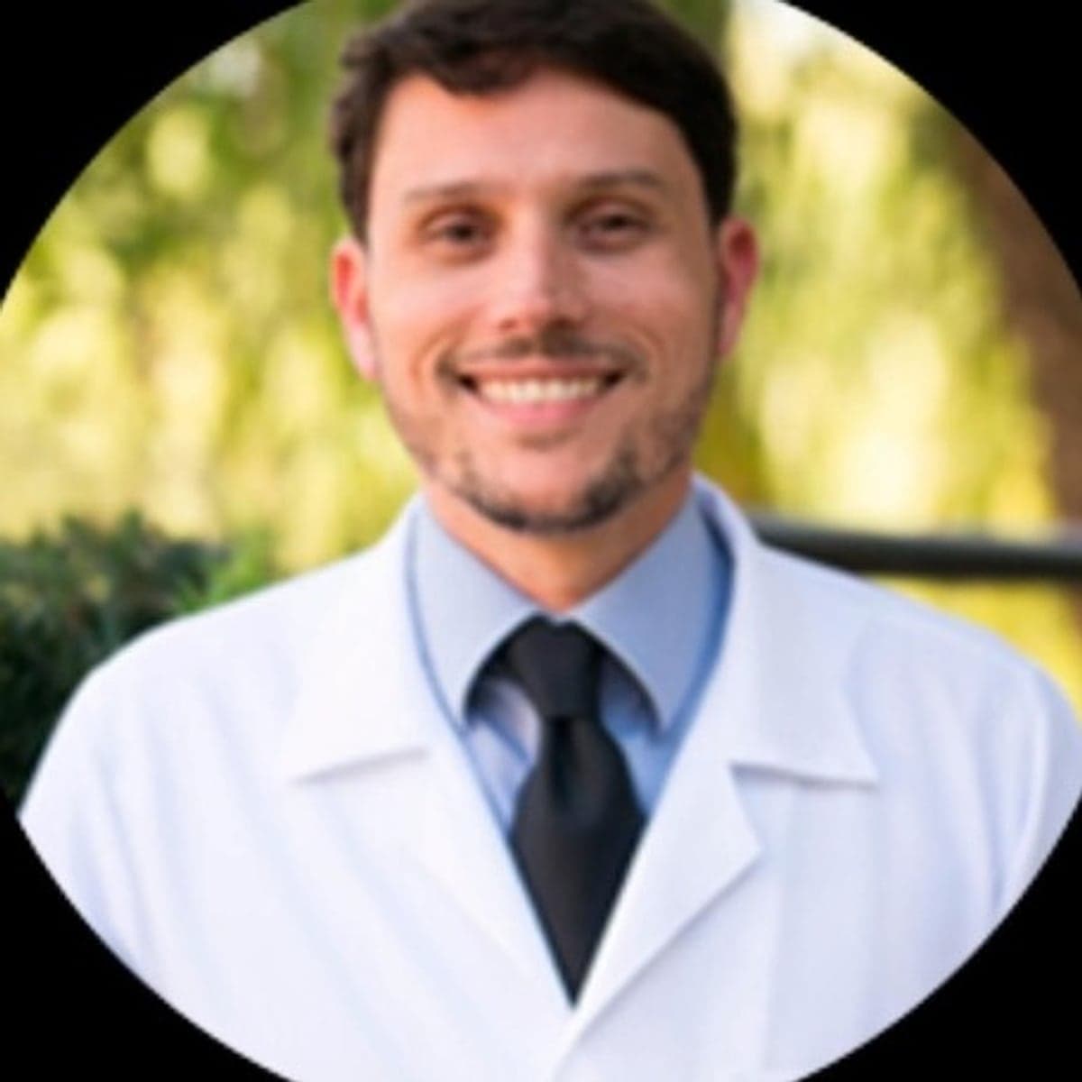 Dr(a). Dr. Enrico Passaro Biscaro - Especialista em Lentes de Contato Dental em Sorocaba