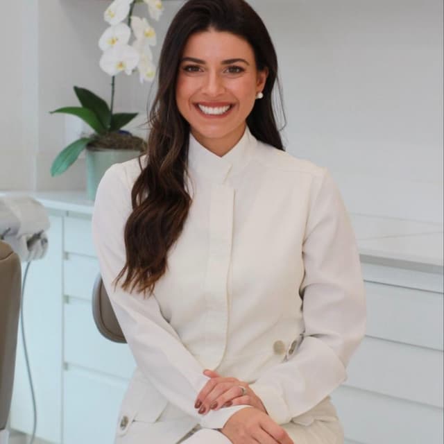 Clínica de Dra. Fabiana Lisboa — especialista em facetas de porcelana e lentes de contato dental em Rio de Janeiro, RJ