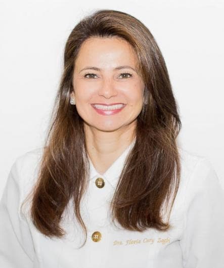 Dr(a). Dra. Flavia Cury Zogbi - Especialista em Lentes de Contato Dental em São Paulo