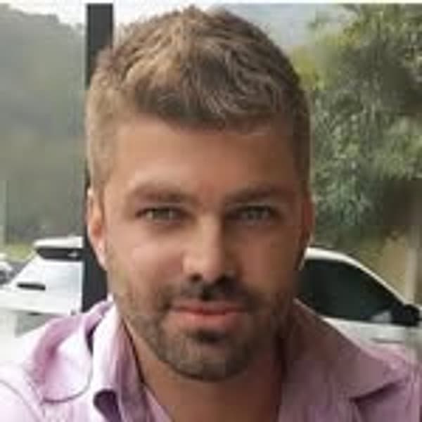 Dr(a). Dr. Gabriel Bernardo - Especialista em Lentes de Contato Dental em São João de Meriti