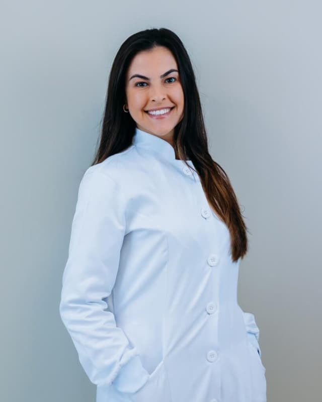 Clínica de Dra. Geovana Rosa — especialista em facetas de porcelana e lentes de contato dental em Palhoça, SC