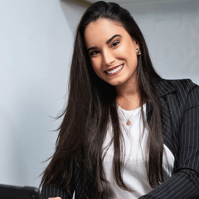 Clínica de Dra. Giovanna Rocha de Barros — especialista em facetas de porcelana e lentes de contato dental em Alagoinhas, BA
