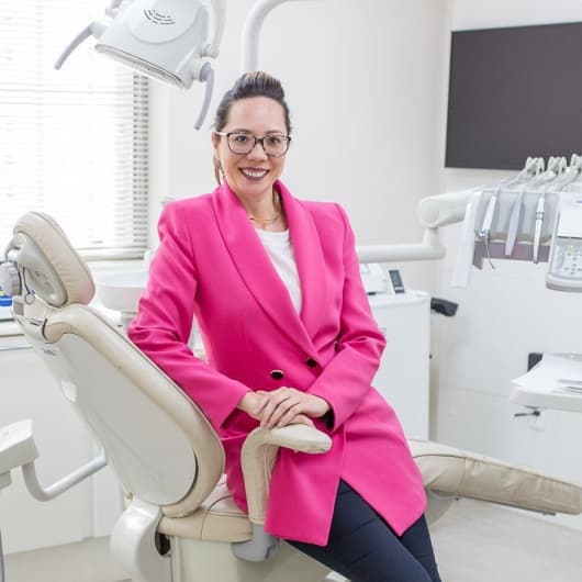 Dr(a). Dra. Jaqueline Peixoto Justino - Especialista em Lentes de Contato Dental em São Paulo