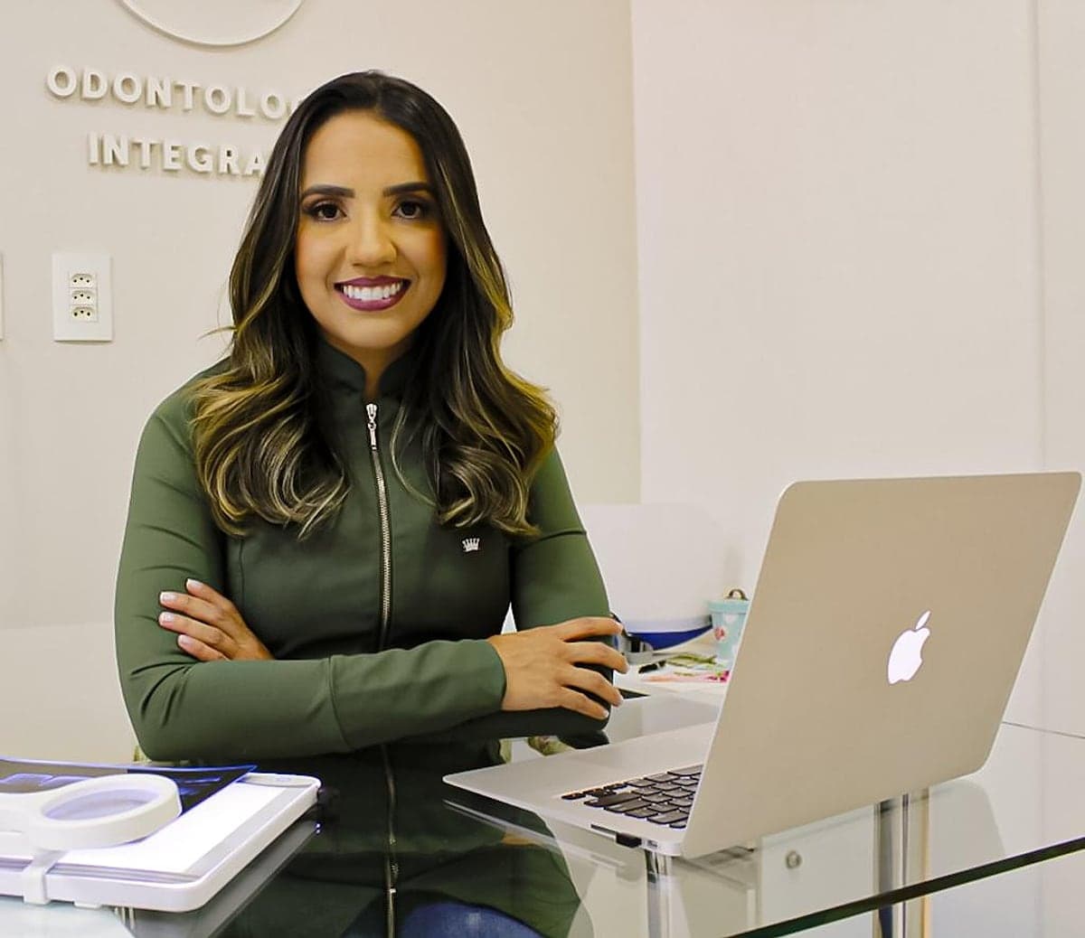 Dr(a). Dra. Juliana de Sá - Especialista em Lentes de Contato Dental em Vila Velha
