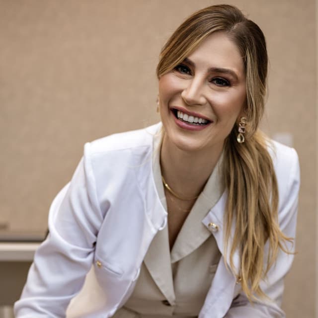 Clínica de Dra. Laís Pizzatto — especialista em facetas de porcelana e lentes de contato dental em Santos, SP