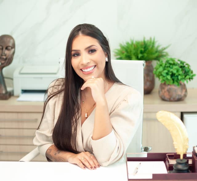 Clínica de Dra. Letícia Leal — especialista em facetas de porcelana e lentes de contato dental em Vila Velha, ES