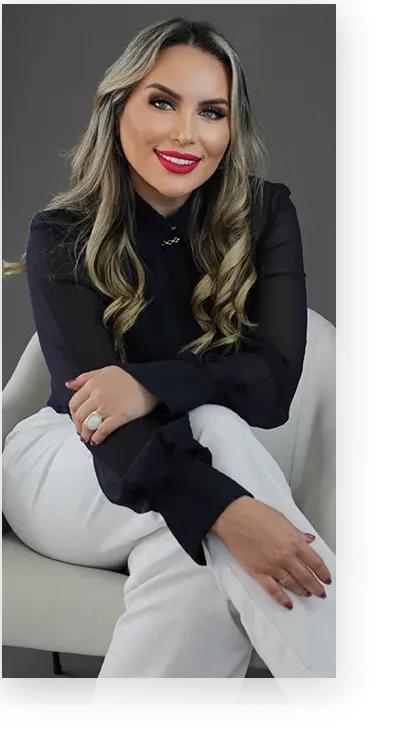 Dr(a). Dra. Luana Bortolozo - Especialista em Lentes de Contato Dental em Gramado