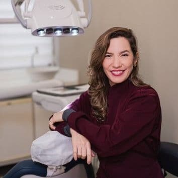 Dr(a). Dra. Luísa Tigre - Especialista em Lentes de Contato Dental em Recife