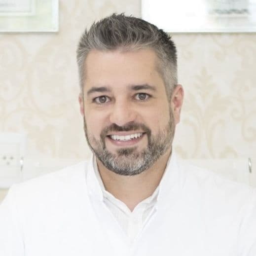 Dr(a). Dr. Marcelo Borille - Especialista em Lentes de Contato Dental em Porto Alegre