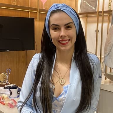Dra. Marina Gordiano — especialista em lente de contato dental