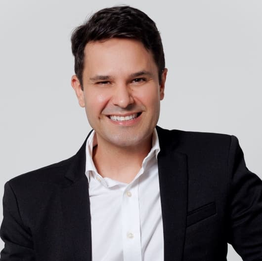 Dr(a). Dr. Matheus Jardelino - Especialista em Lentes de Contato Dental em João Pessoa