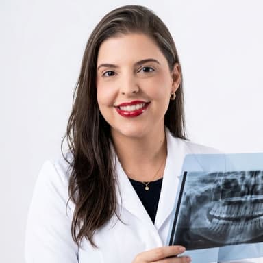 Dra. Meirielle Azevedo — especialista em lente de contato dental