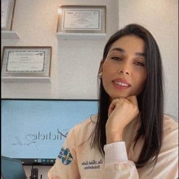 Dr(a). Dra. Michele Rocha - Especialista em Lentes de Contato Dental em São Paulo