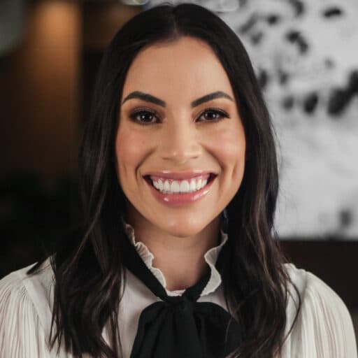 Dr(a). Dra. Pamela Almeida - Especialista em Lentes de Contato Dental em São Leopoldo