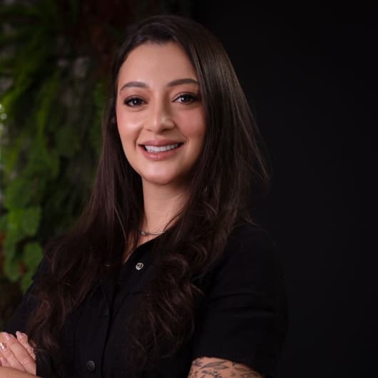 Dr(a). Dra. Paola Hass - Especialista em Lentes de Contato Dental em Ponta Grossa