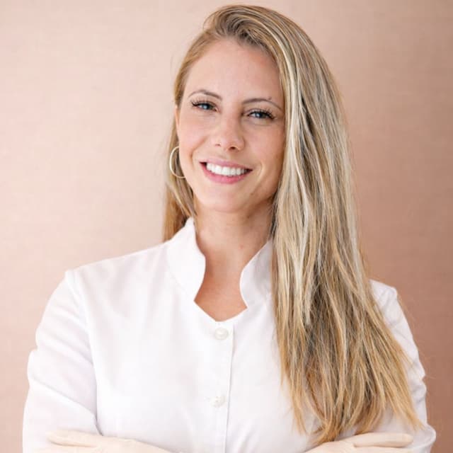 Clínica de Dra. Priscila Lorenson da Costa — especialista em facetas de porcelana e lentes de contato dental em Osasco, SP
