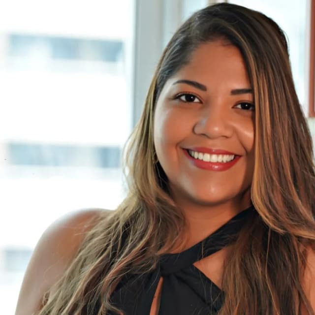 Clínica de Dra. Rafaela Lopes — especialista em facetas de porcelana e lentes de contato dental em Salvador, BA