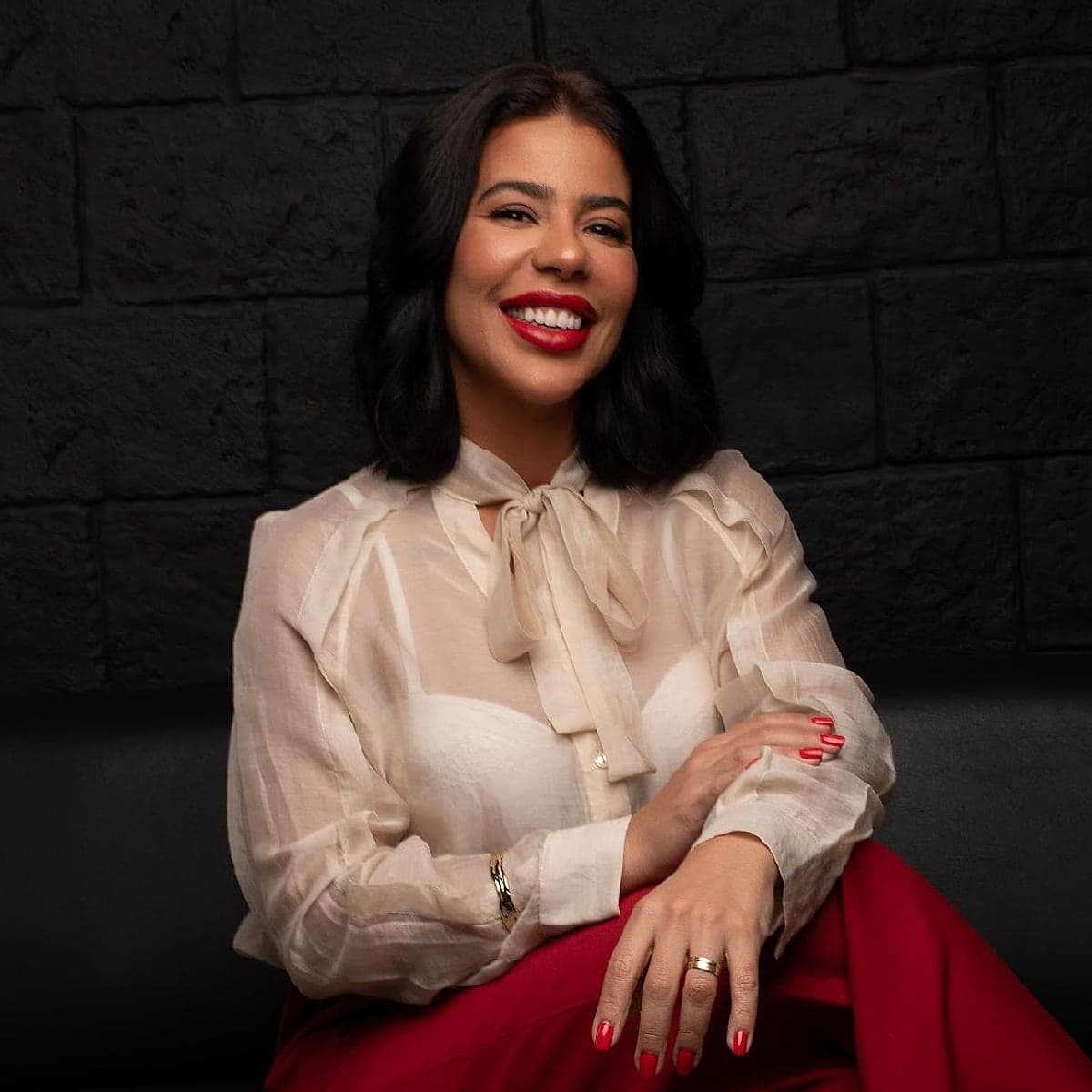 Dr(a). Dra. Renata Caputo - Especialista em Lentes de Contato Dental em Niterói