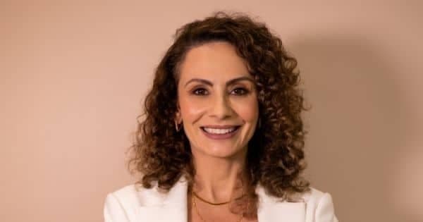 Dr(a). Dra. Renata Daros - Especialista em Lentes de Contato Dental em Chapecó