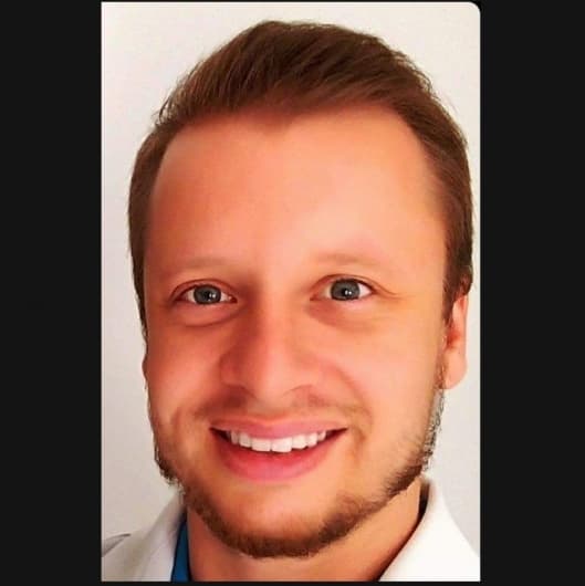 Dr(a). Dr. Rodrigo Vosiacki Rossi - Especialista em Lentes de Contato Dental em Limeira
