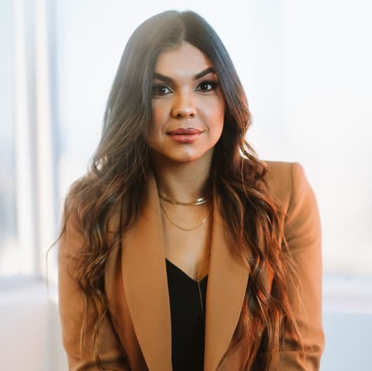 Dr(a). Dra. Samila Resende - Especialista em Lentes de Contato Dental em Contagem