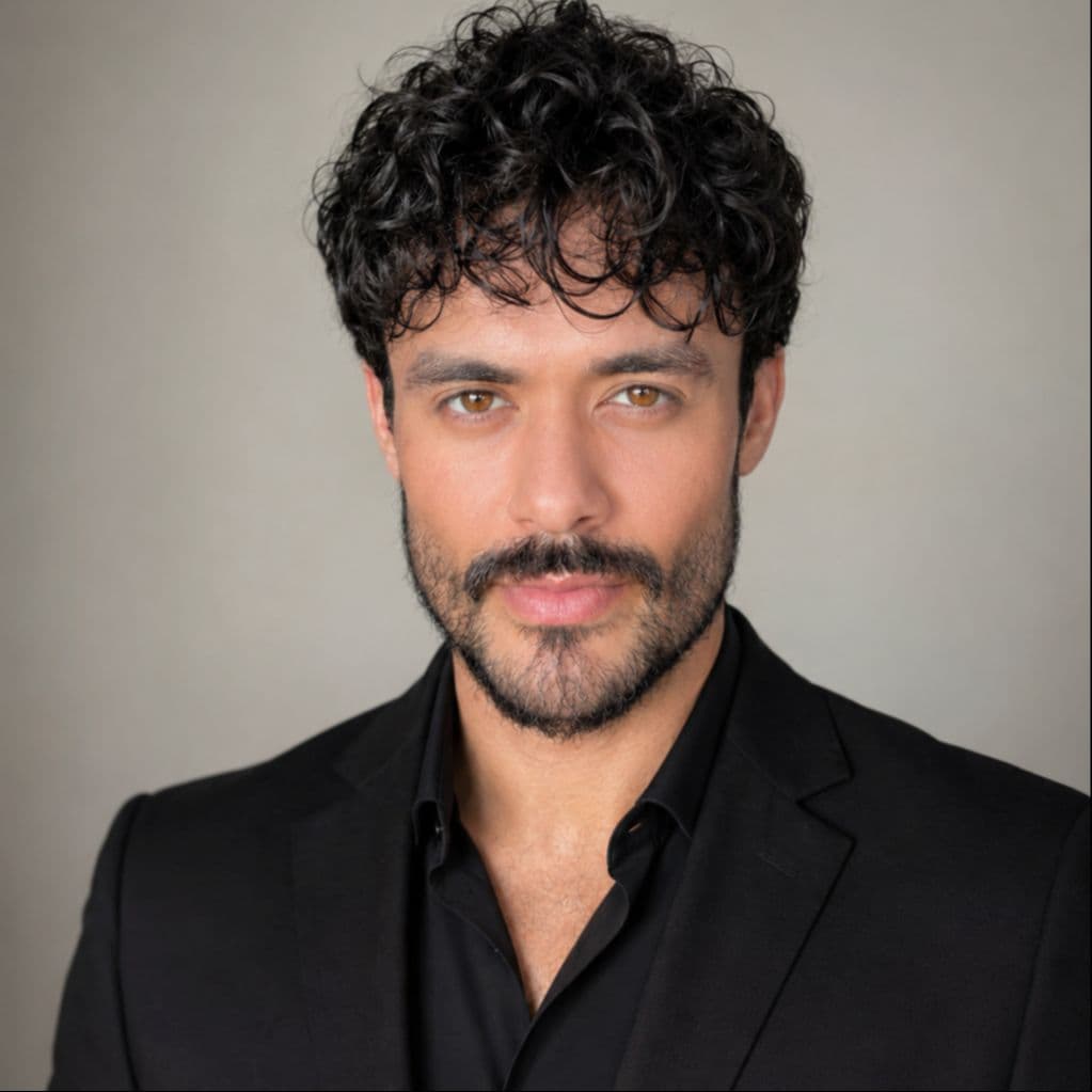 Dr(a). Dr. Silvio Ventura - Especialista em Lentes de Contato Dental em São Paulo