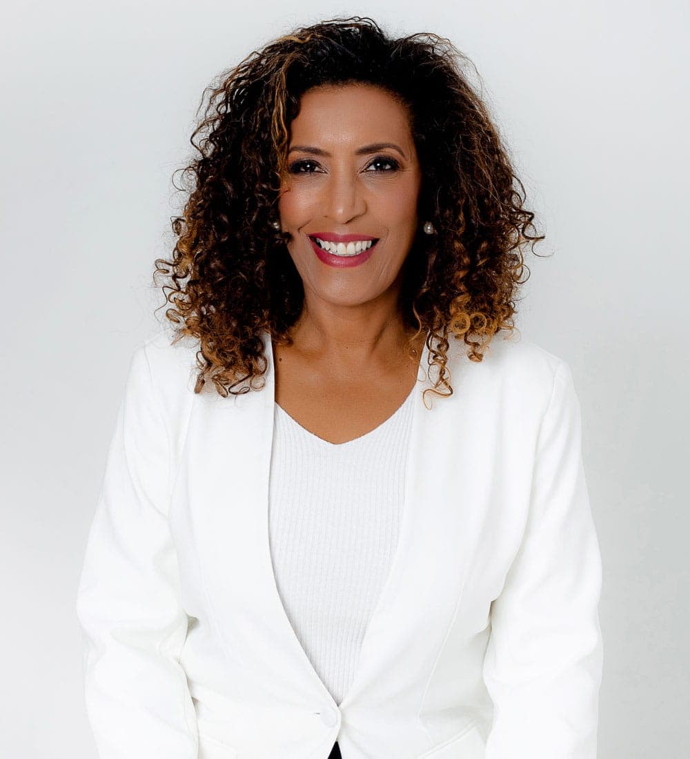 Dr(a). Dra. Solange Oliveira - Especialista em Lentes de Contato Dental em Bragança Paulista