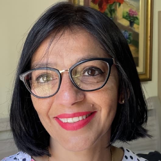 Dr(a). Dra. Sonia Valentoni Guelfi - Especialista em Lentes de Contato Dental em São Paulo