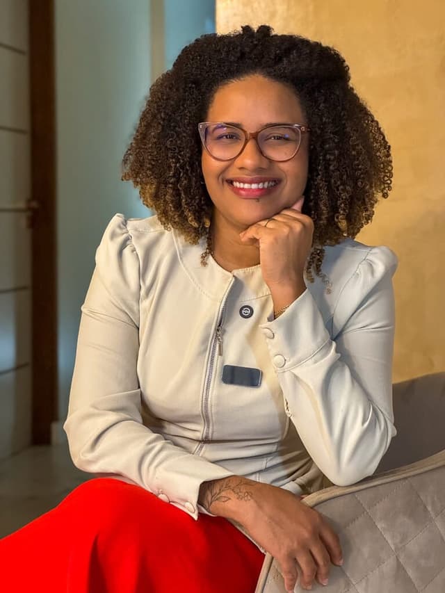 Clínica de Dra. Tainá Souza — especialista em facetas de porcelana e lentes de contato dental em Boa Vista, RR