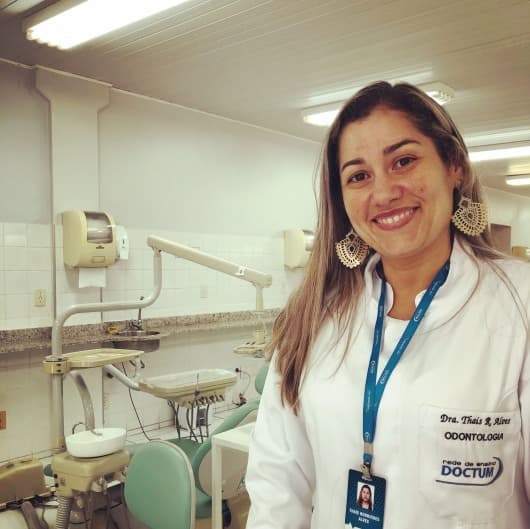 Clínica de Dra. Thaís Rodrigues Alves — especialista em facetas de porcelana e lentes de contato dental em Vitória, ES