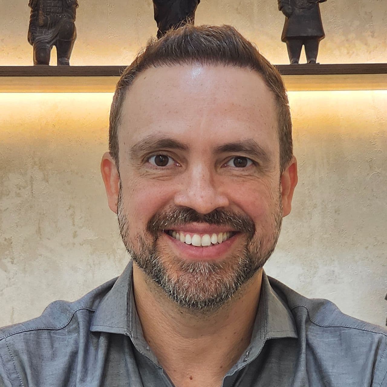 Dr(a). Dr. Wolber Sontak de Campos - Especialista em Lentes de Contato Dental em Cotia